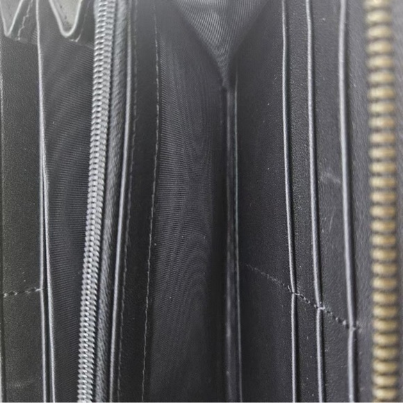 Gucci Black Chevron Wallet with Gold Accents - Picture 7 of 7